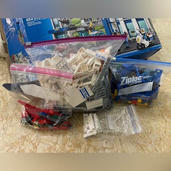 LEGO CITY SET 60047 POLICE STATION  Ages 6-12 - Picture 7 of 12